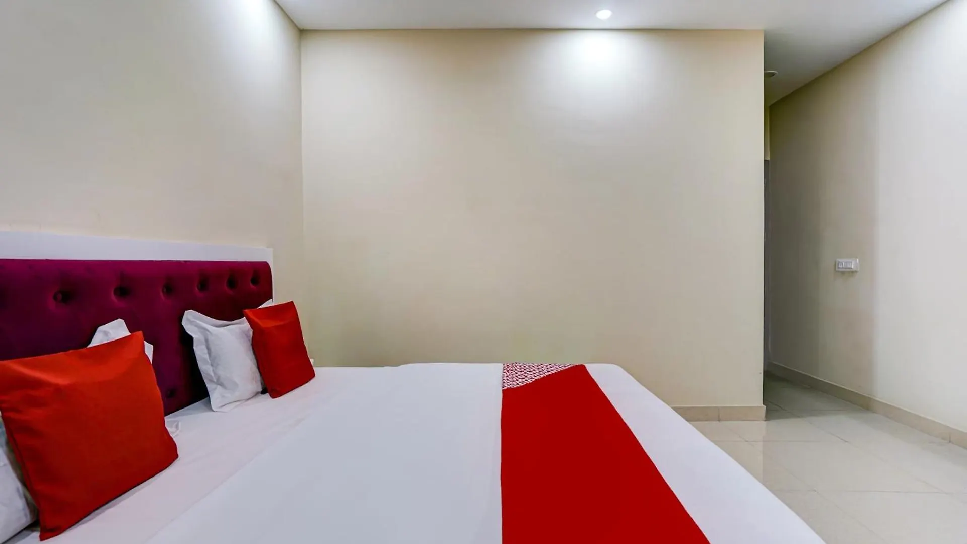 Hotel O Galaxy Zirakpur