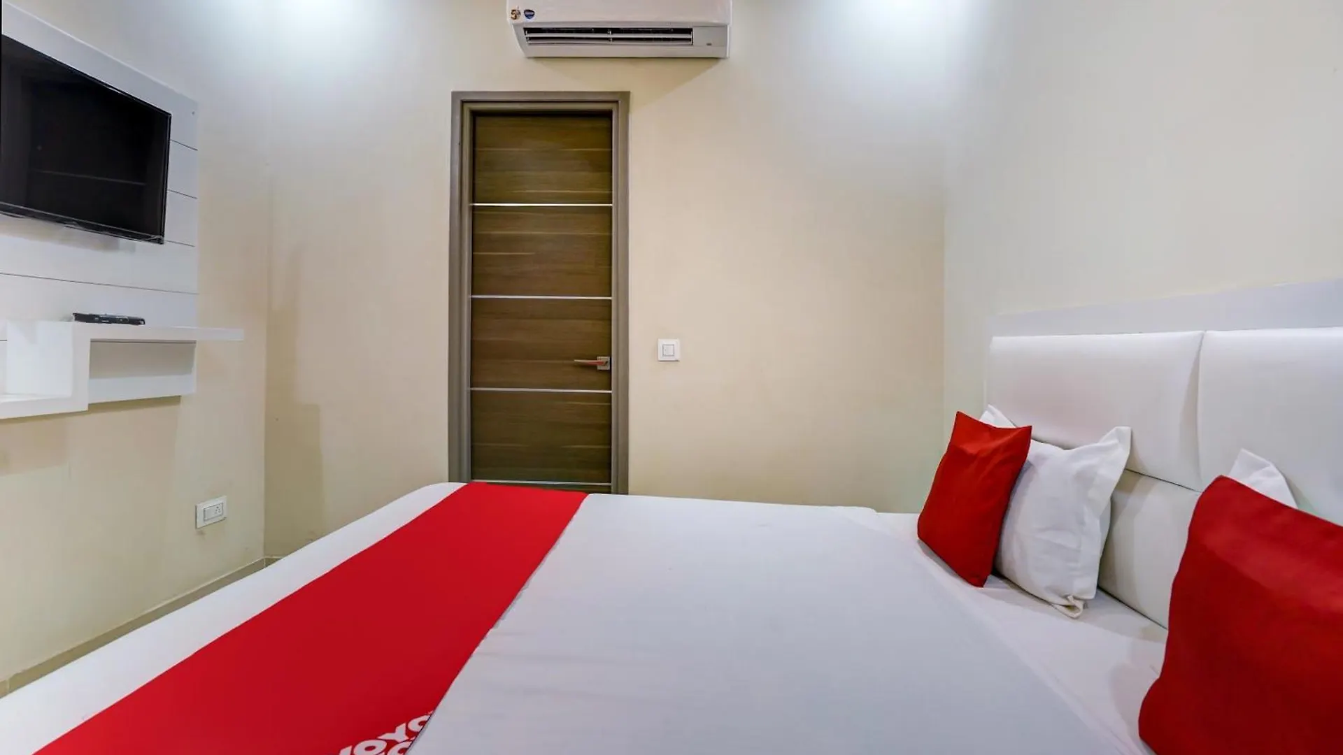 Hotel O Galaxy Zirakpur 4*,  India