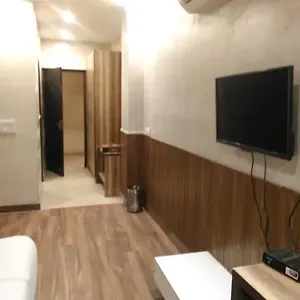  Guest house Aval International India